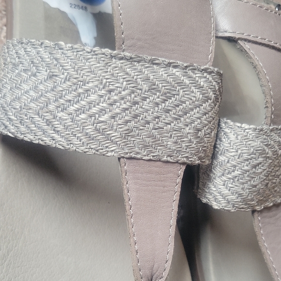 Sorel Women's Gray Sandals - Picture 12 of 12